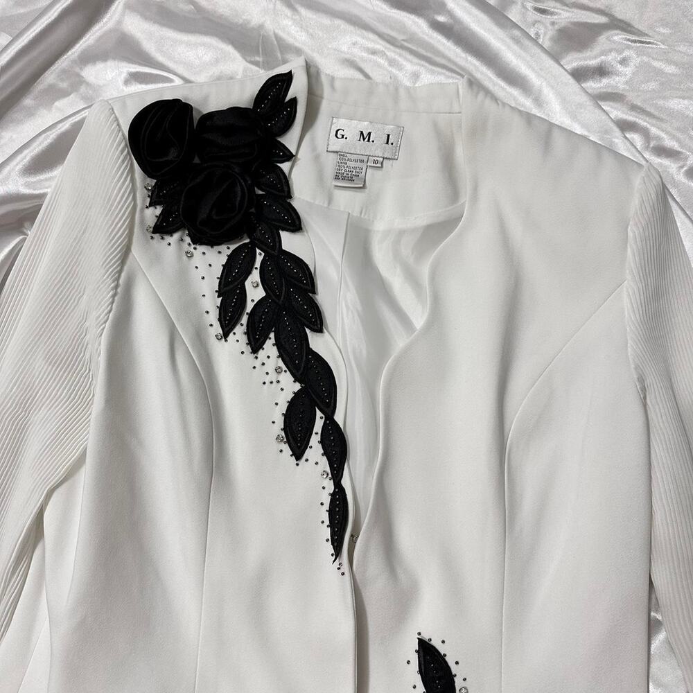 Gmi white and black